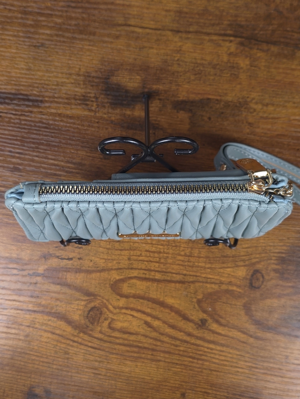 Adrienne Vittadini Quilted Green Wristlet with‎ Gold Hardware - Picture 3 of 8